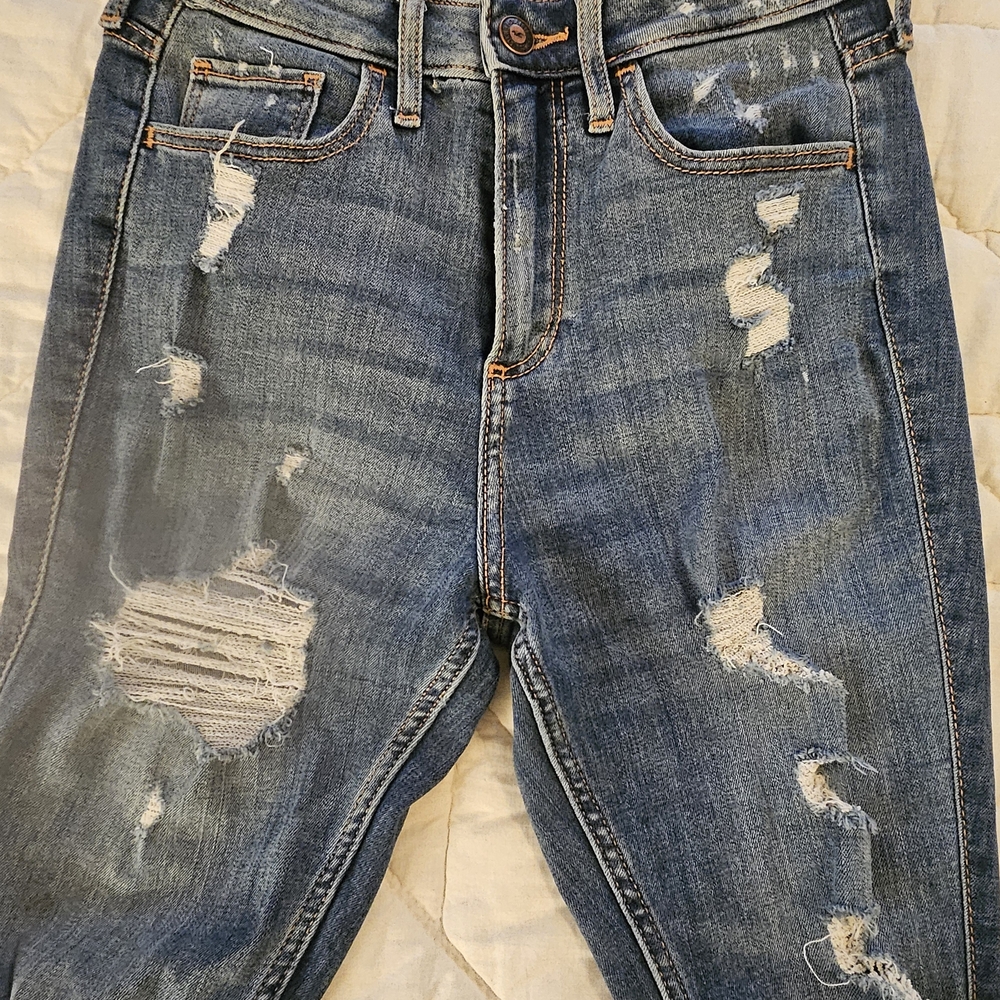Hollister Curvy High-Rise Super Skinny Distressed Jeans - Picture 4 of 10